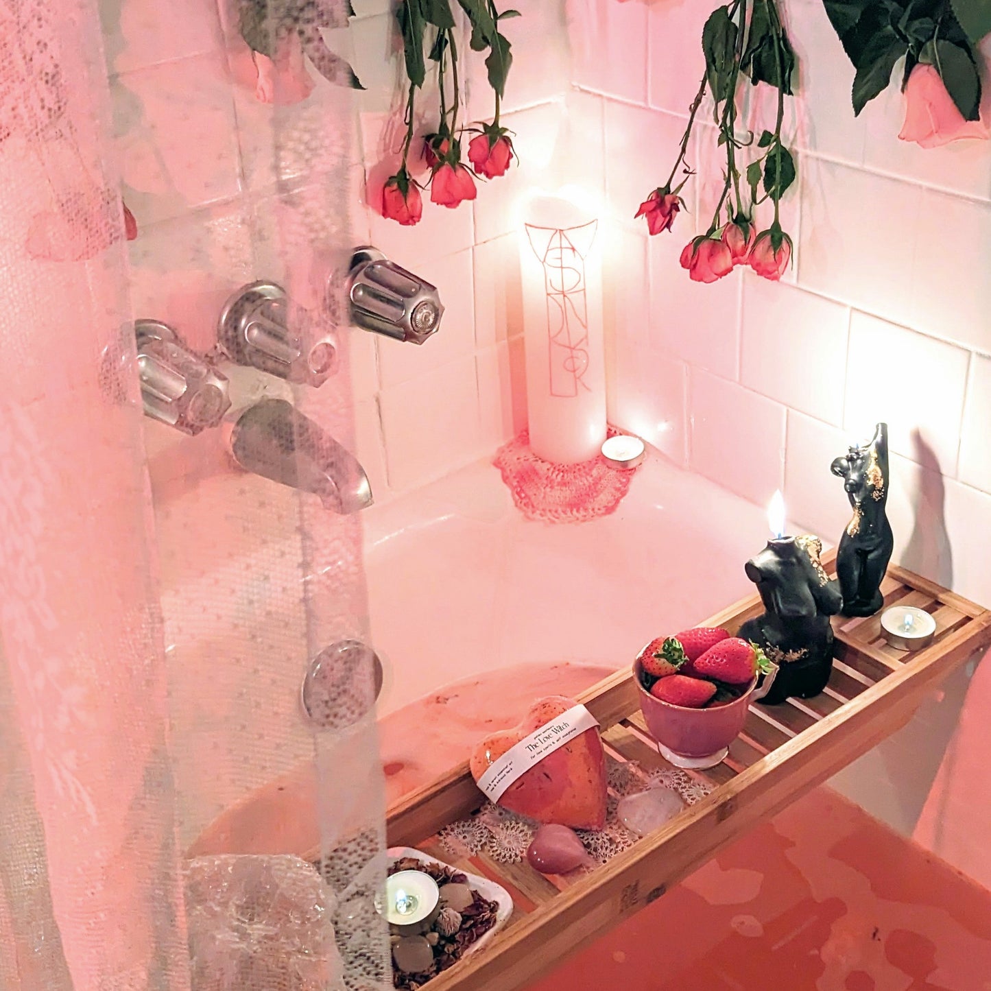 The Love Witch Bathbomb